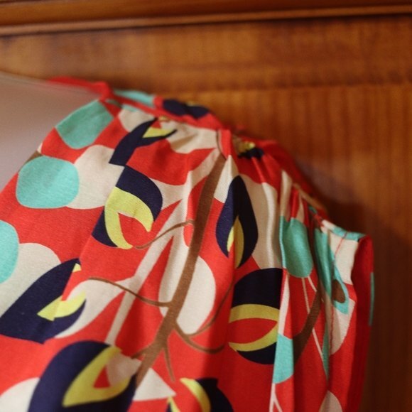 Hype Silk Floral Color Block Open Back Top LG - Picture 5 of 11